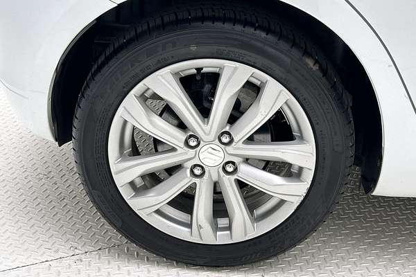 2014 Suzuki Swift GLX Navigator FZ thumb-9