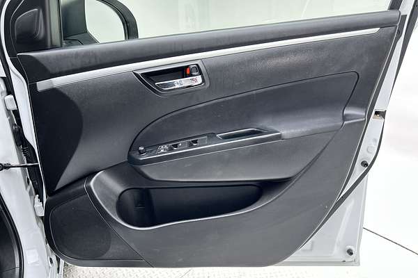 2014 Suzuki Swift GLX Navigator FZ thumb-18