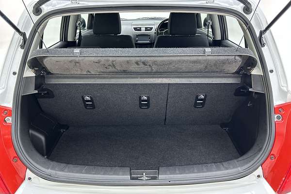 2014 Suzuki Swift GLX Navigator FZ thumb-20