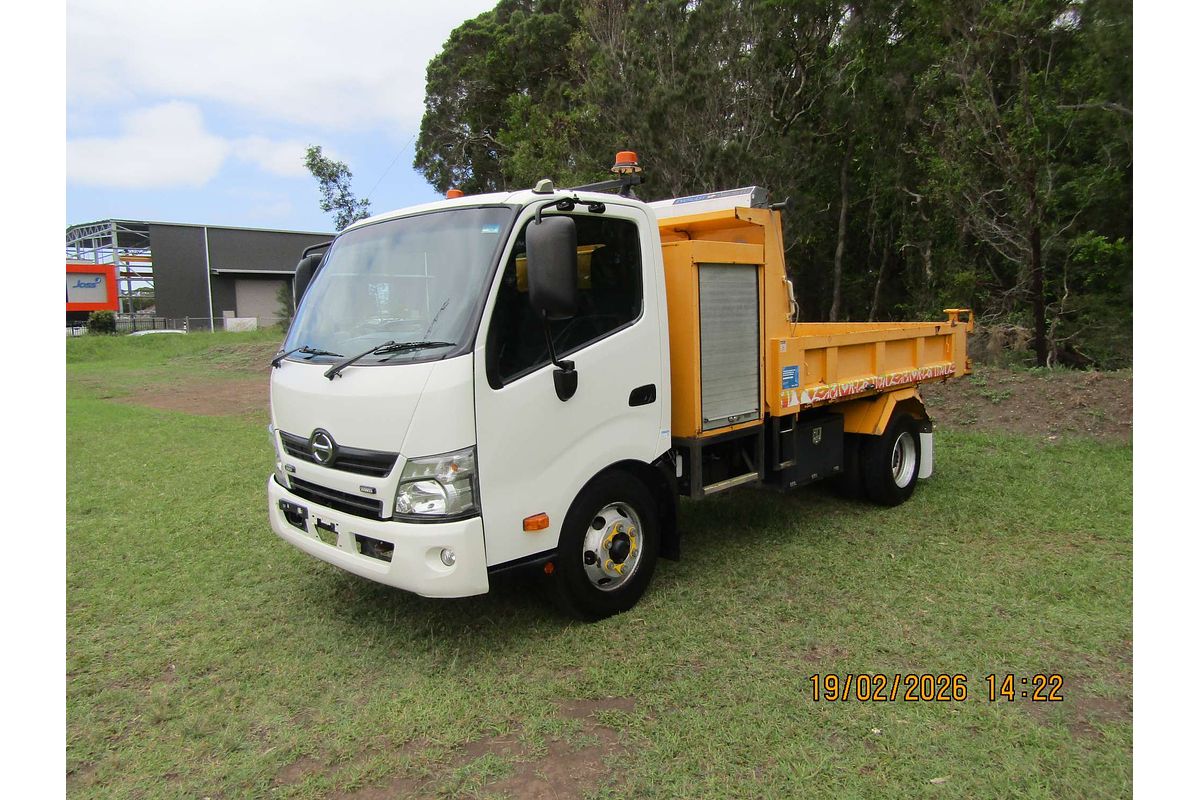 2018 Hino 300 Series 917 MEDIUM TIPPER XZU710R