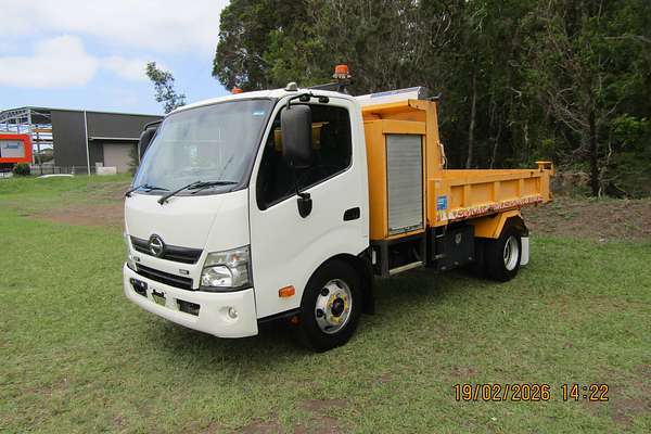 2018 Hino 300 Series 917 MEDIUM TIPPER XZU710R