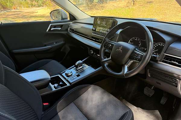 2022 Mitsubishi Outlander LS ZM thumb-8