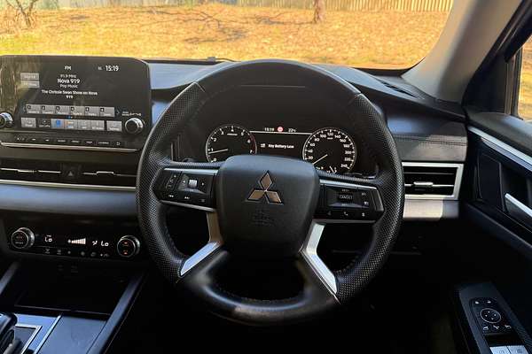 2022 Mitsubishi Outlander LS ZM thumb-11