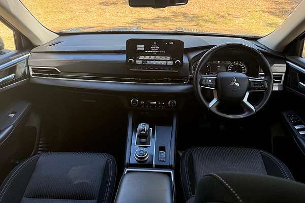 2022 Mitsubishi Outlander LS ZM thumb-12