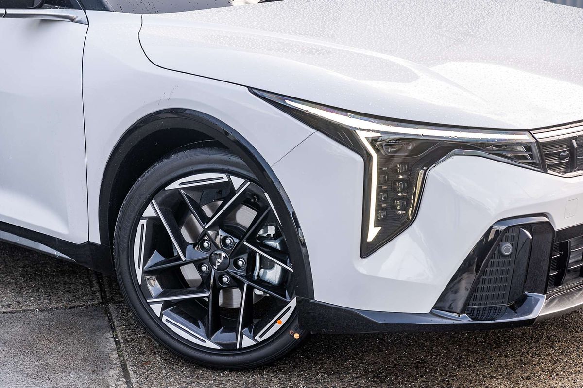 2025 Kia K4 GT-Line CL4m