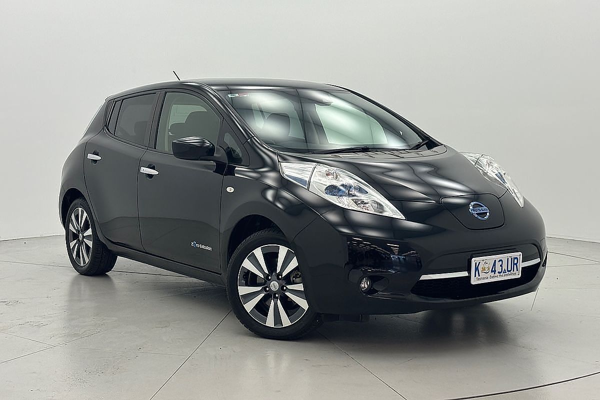2017 Nissan LEAF  ZE0