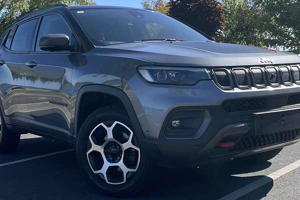2025 Jeep Compass Trailhawk M6