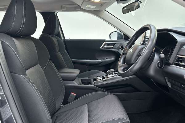 2023 Mitsubishi Outlander ES ZM thumb-12