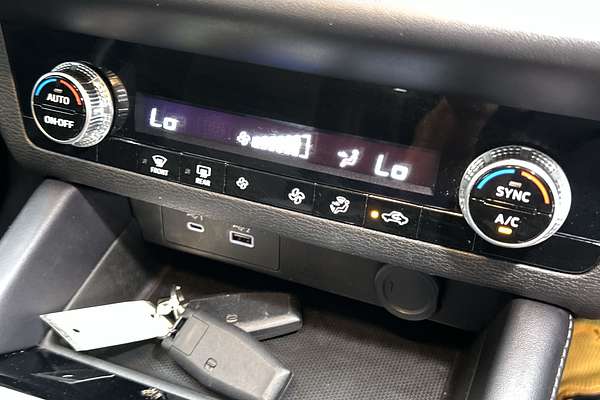 2023 Mitsubishi Outlander ES ZM thumb-16