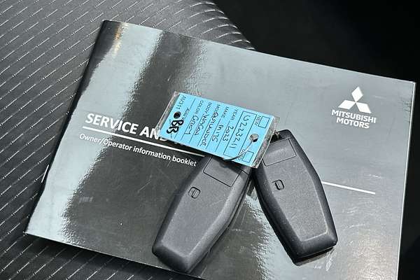 2023 Mitsubishi Outlander ES ZM thumb-22