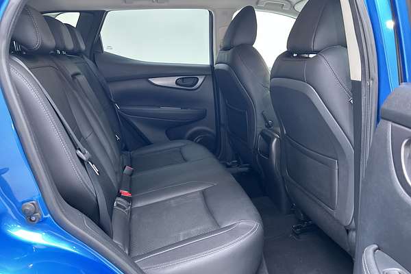 2017 Nissan QASHQAI ST-L J11 Series 2 thumb-11