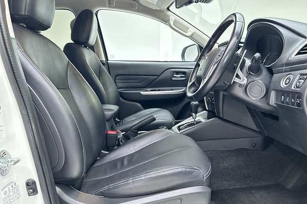 2022 Mitsubishi Triton GLS MR 4X4 thumb-12