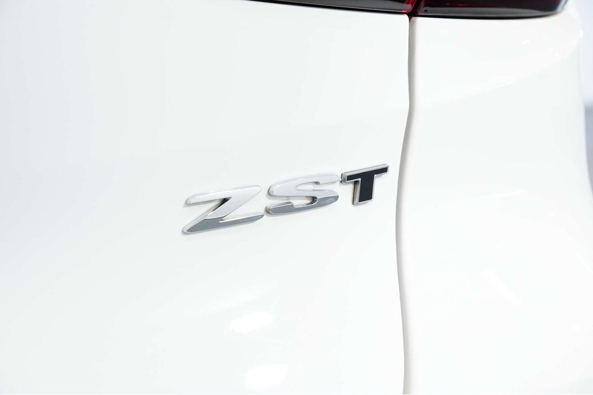 2023 MG ZST Essence