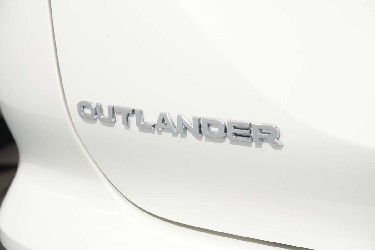 2024 Mitsubishi Outlander LS ZM