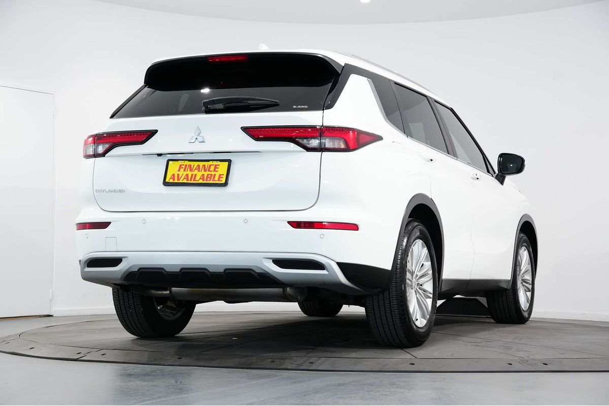 2024 Mitsubishi Outlander LS ZM