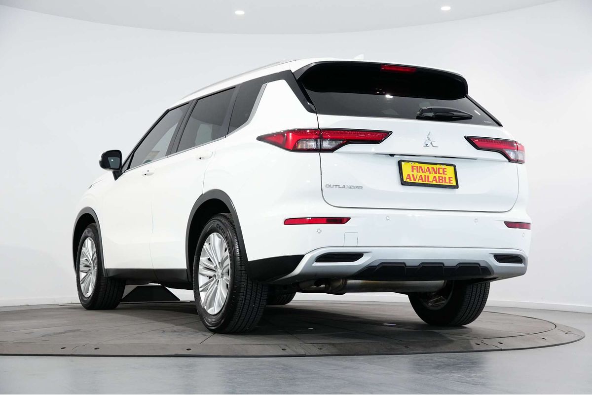 2024 Mitsubishi Outlander LS ZM