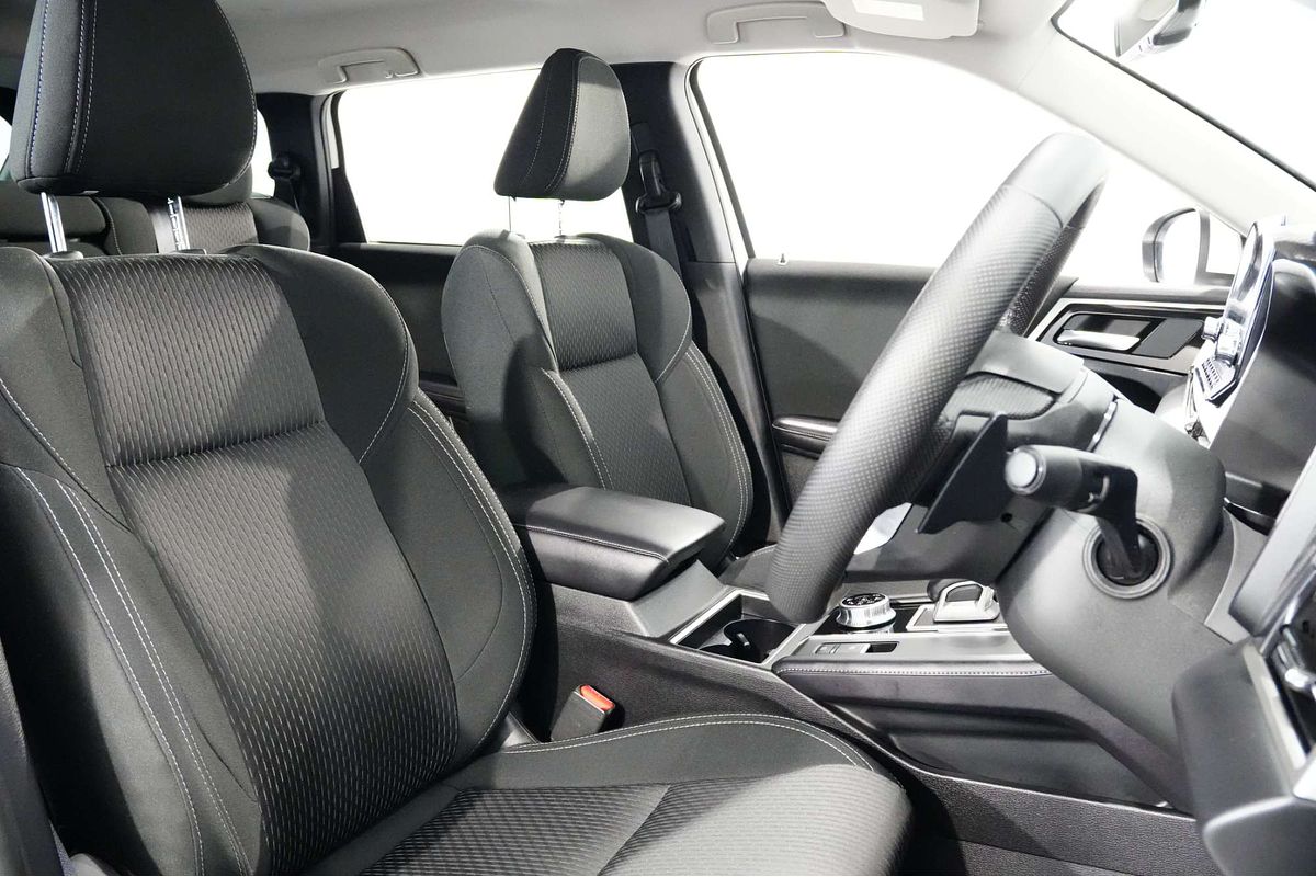 2024 Mitsubishi Outlander LS ZM