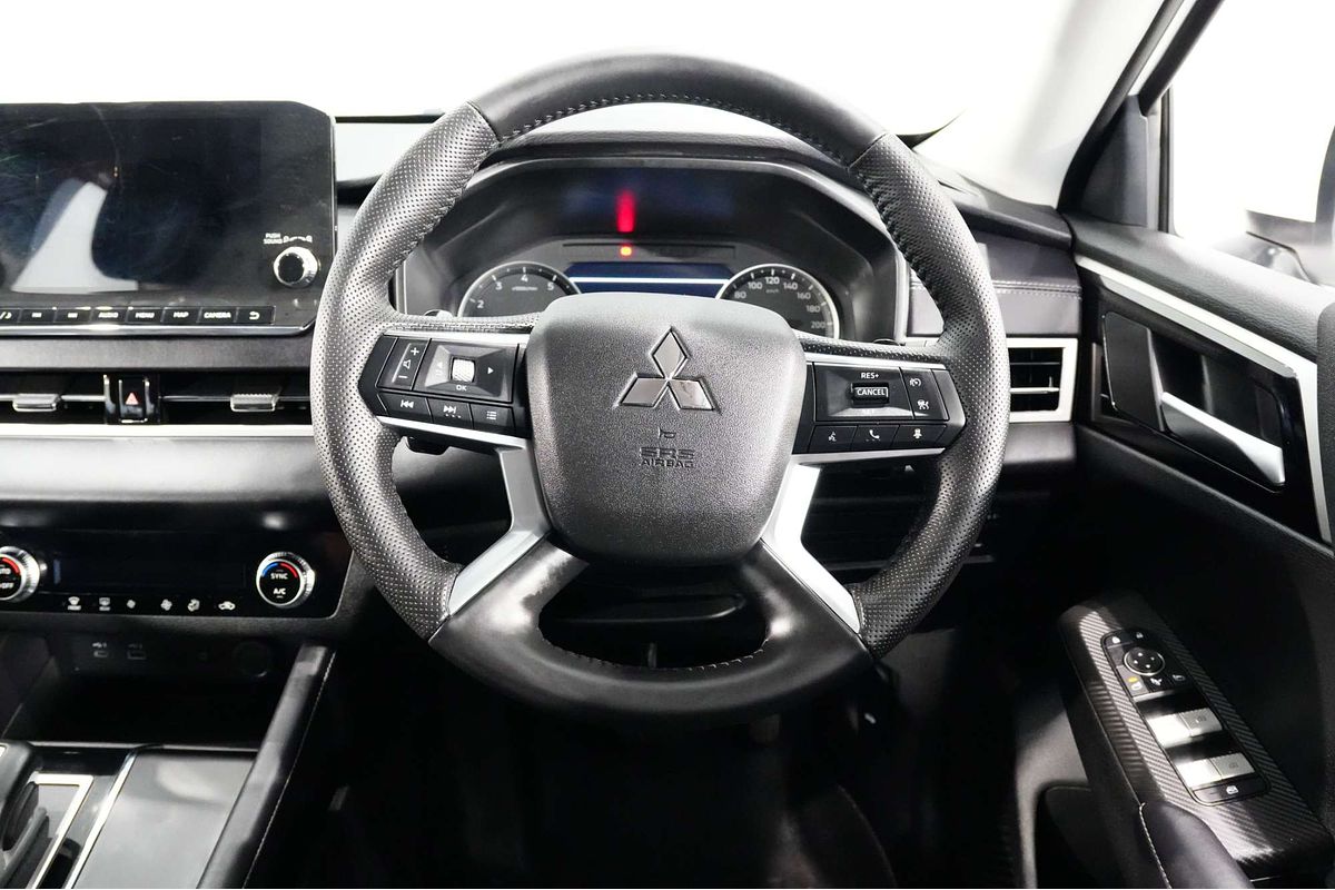 2024 Mitsubishi Outlander LS ZM