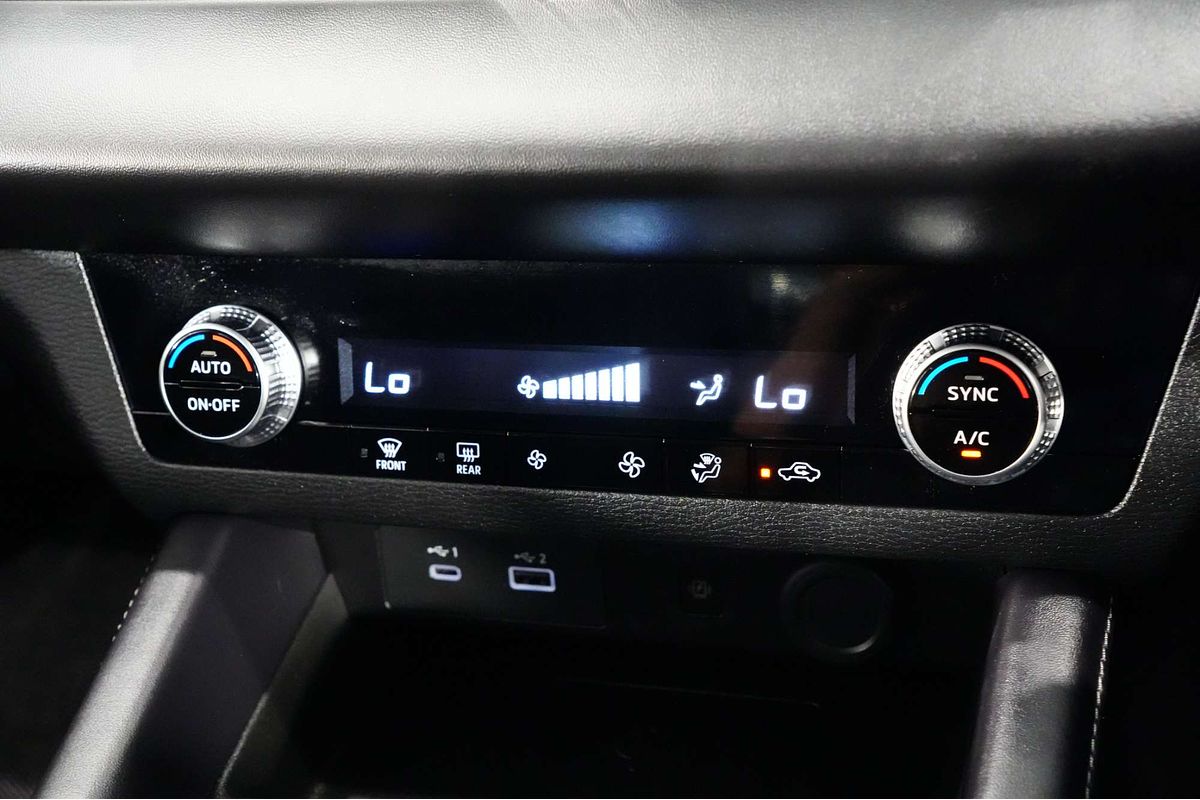 2024 Mitsubishi Outlander LS ZM