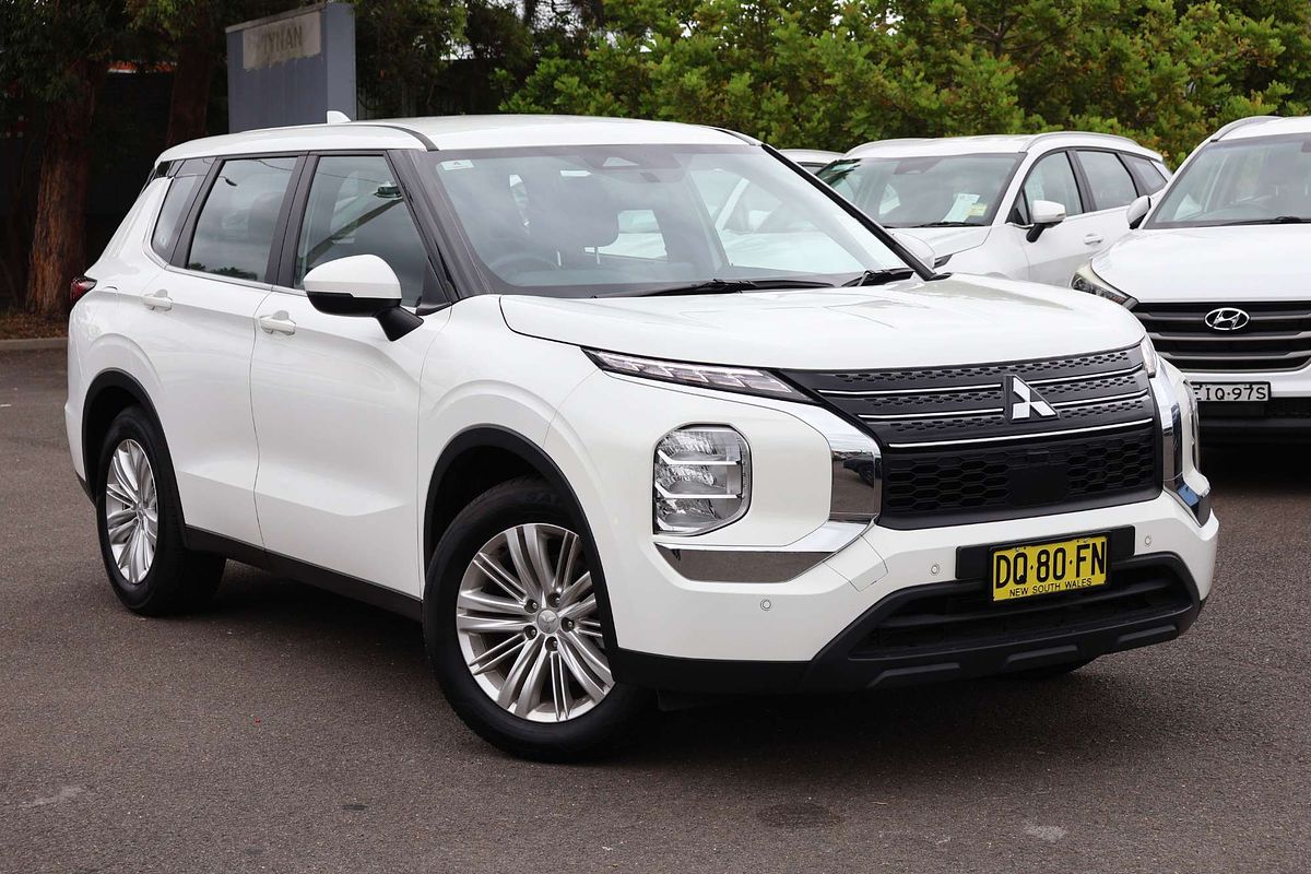 2023 Mitsubishi Outlander ES ZM