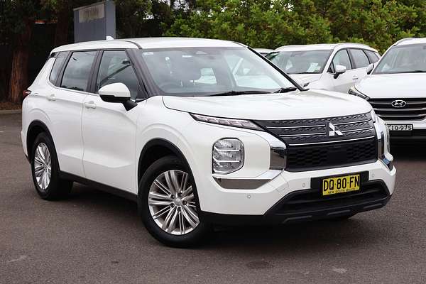 2023 Mitsubishi Outlander ES ZM