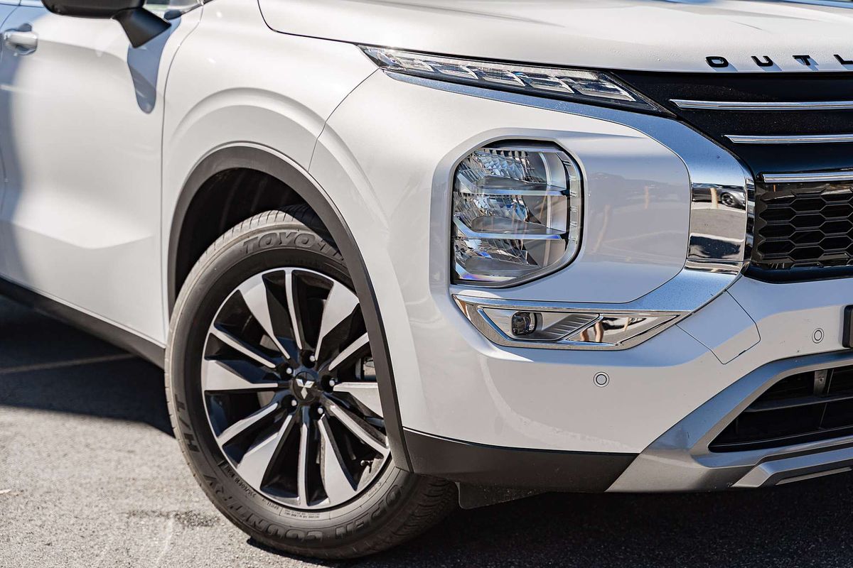 2025 Mitsubishi Outlander LS ZM