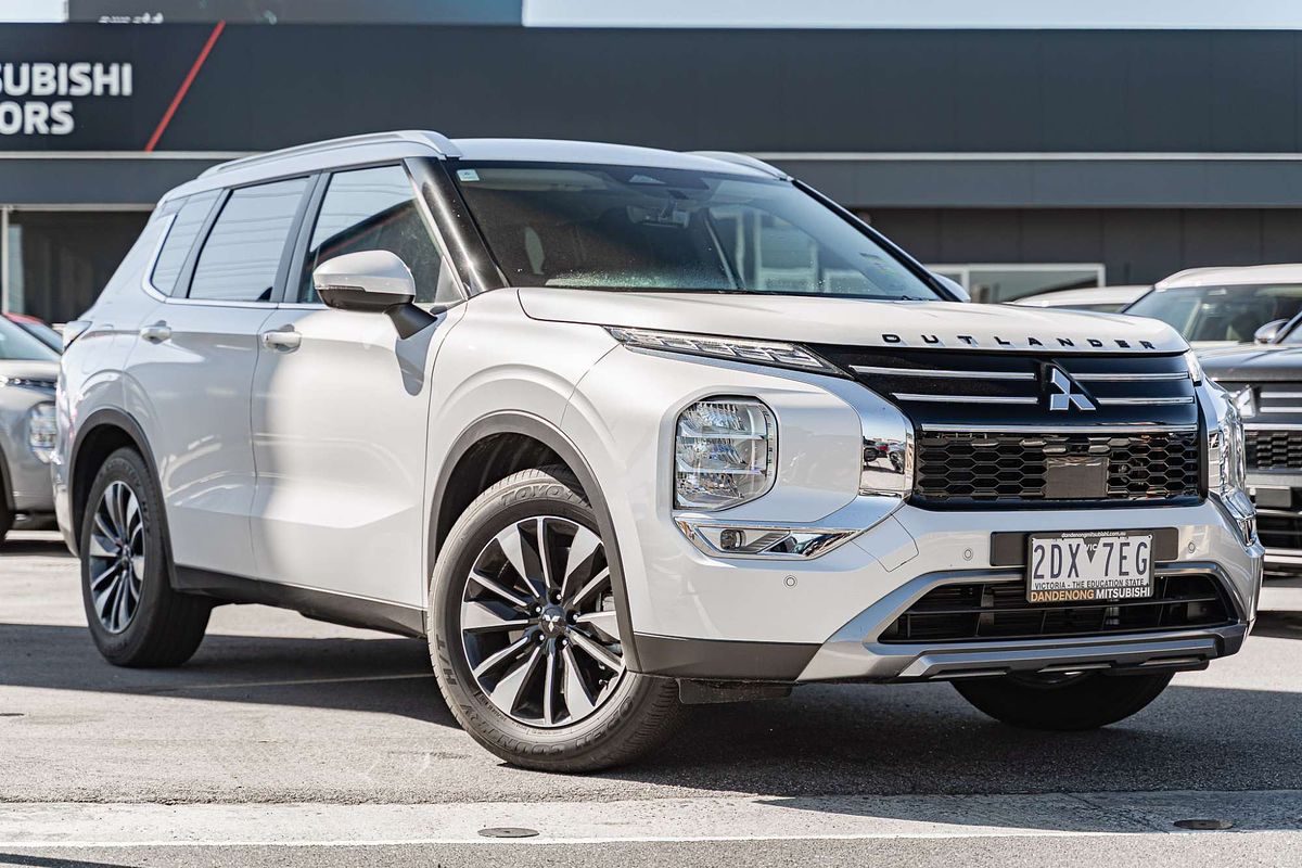 2025 Mitsubishi Outlander LS ZM