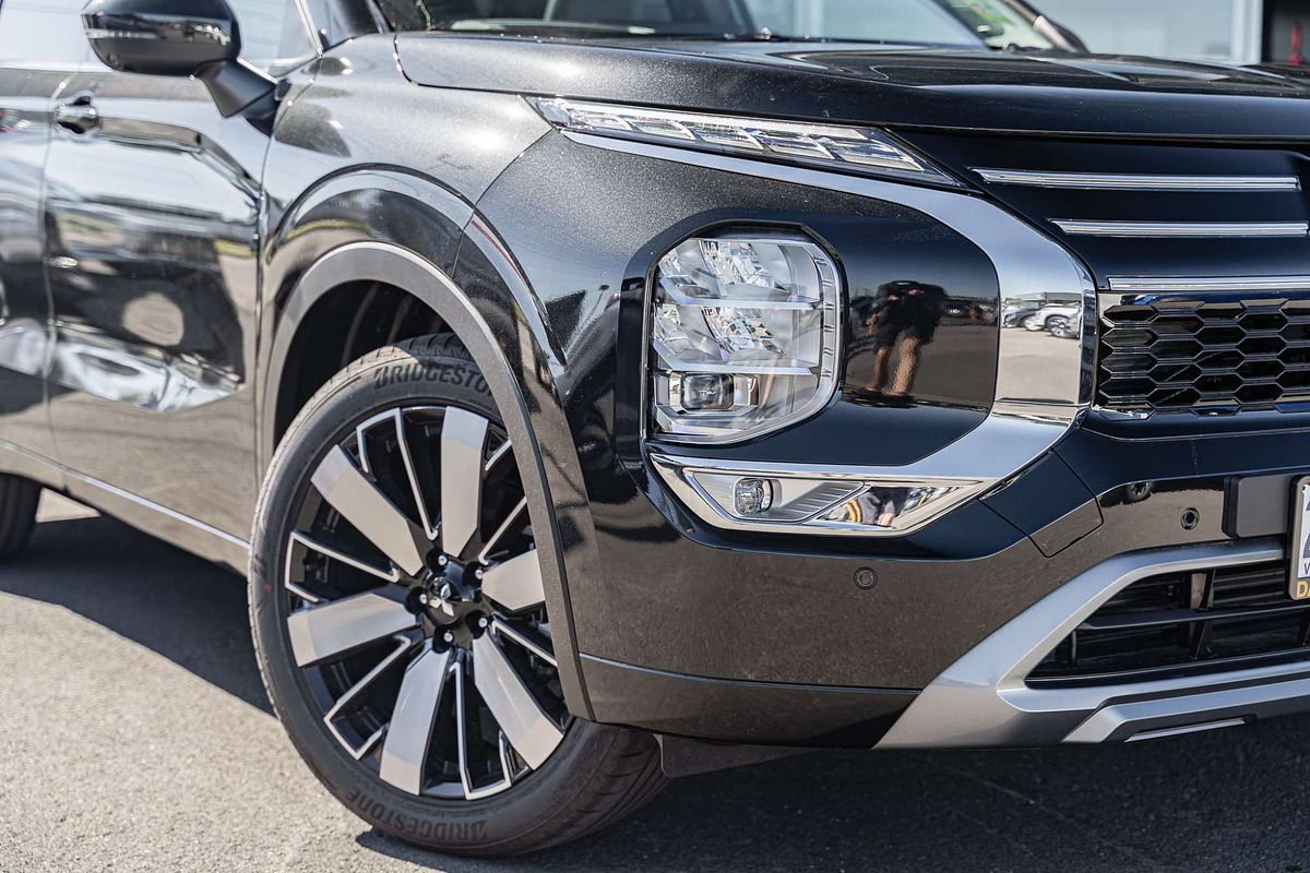 2025 Mitsubishi Outlander Exceed ZM