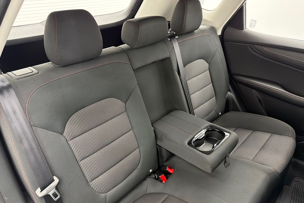 2022 MG HS Core SAS23