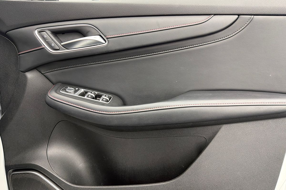 2022 MG HS Core SAS23