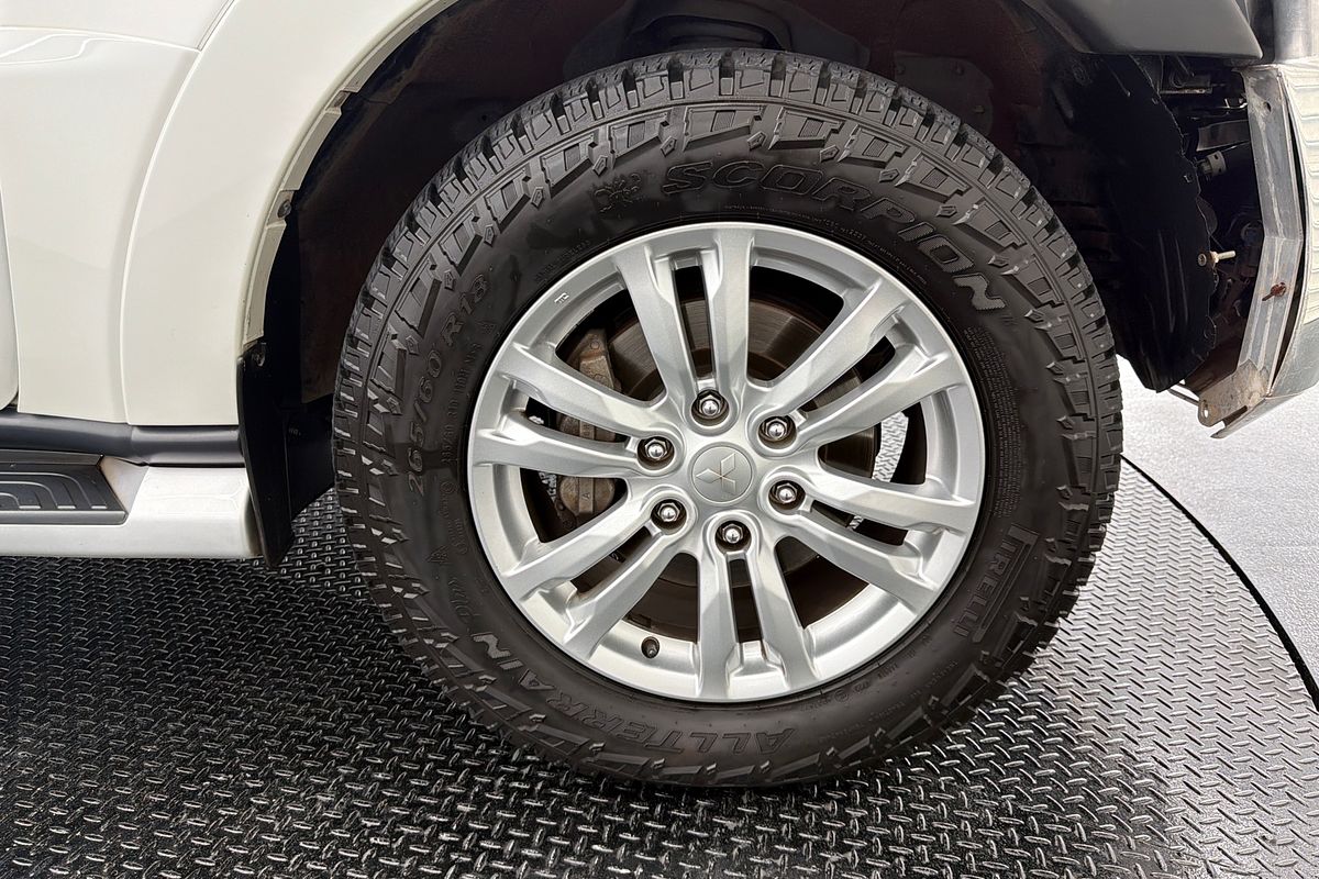 2020 Mitsubishi Pajero Exceed NX