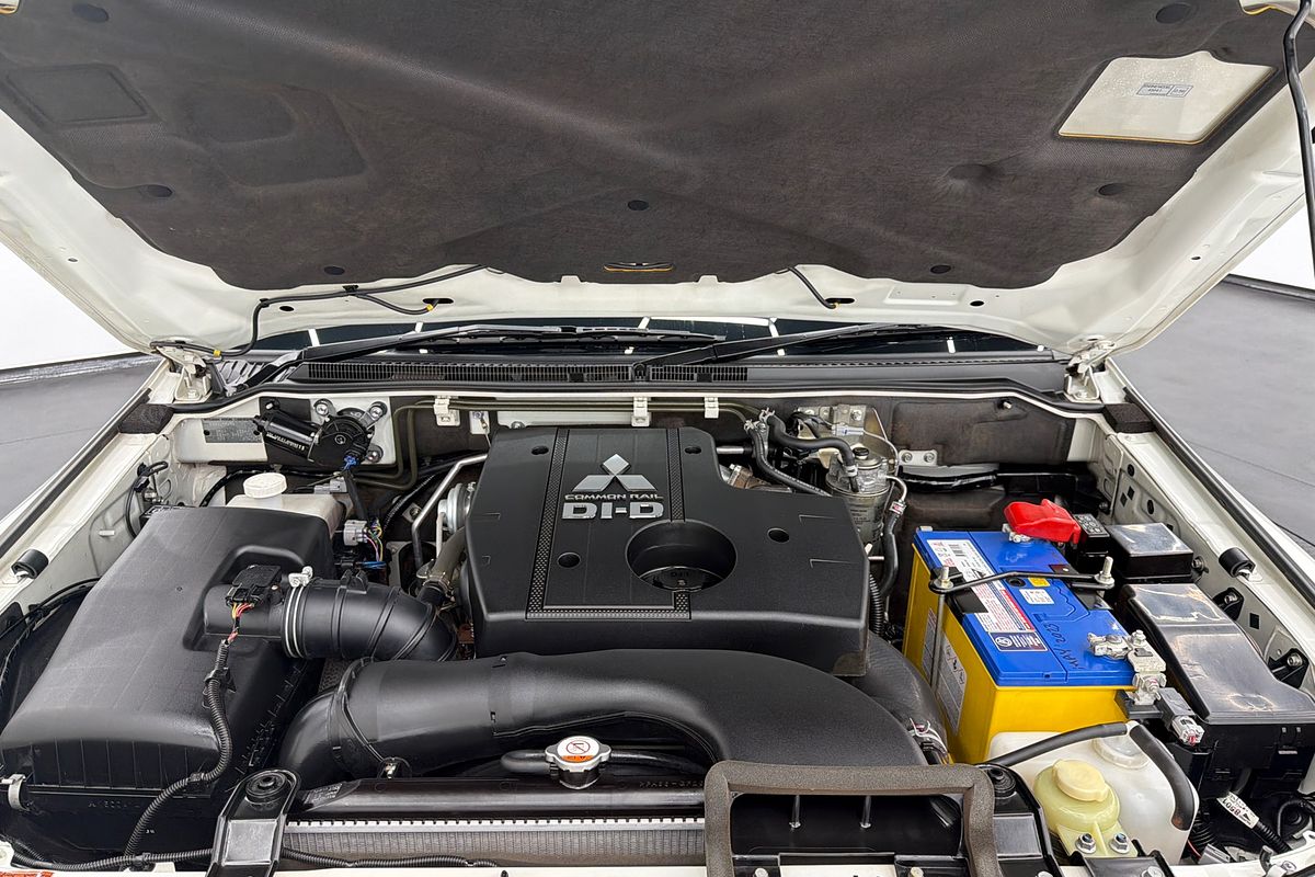 2020 Mitsubishi Pajero Exceed NX