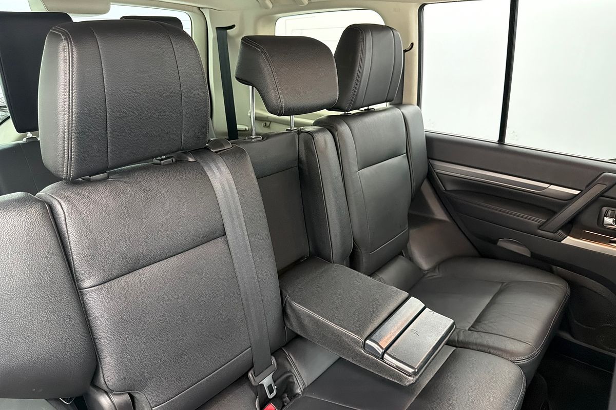 2020 Mitsubishi Pajero Exceed NX