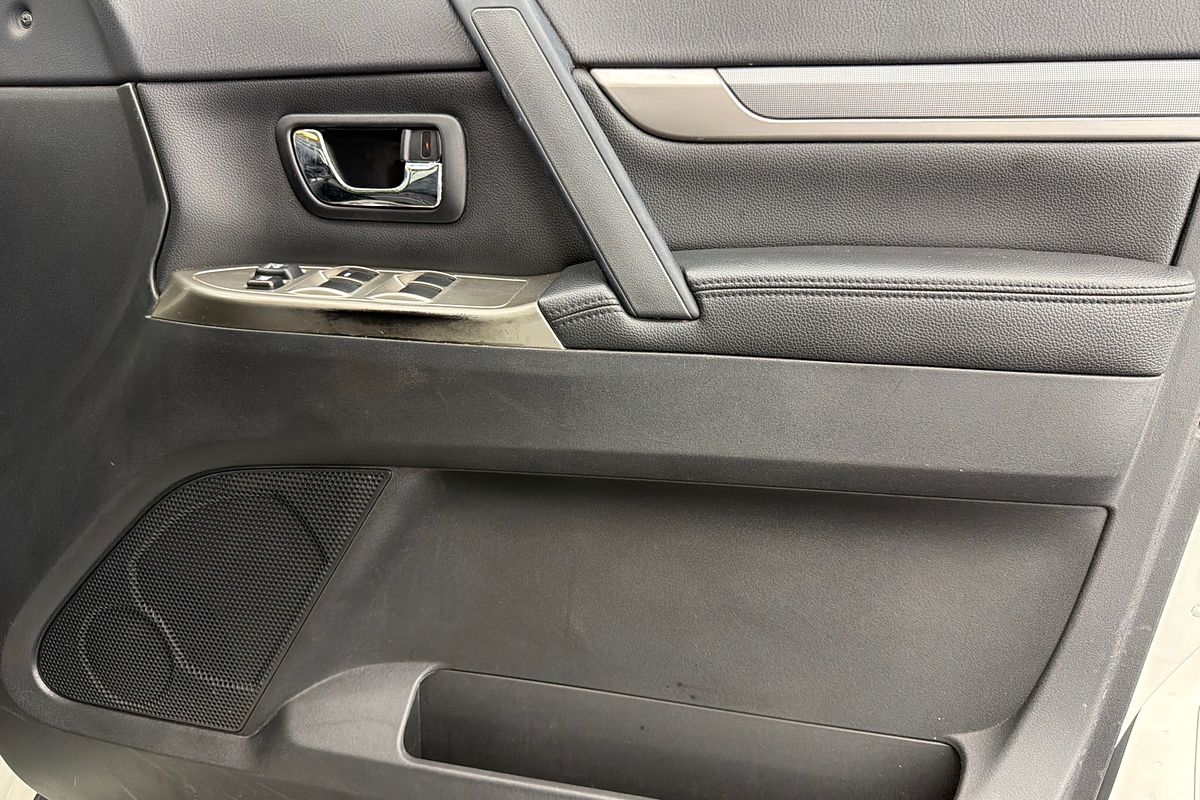 2020 Mitsubishi Pajero Exceed NX