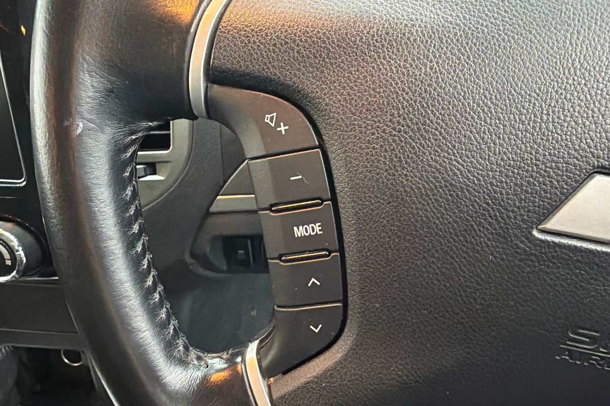 2020 Mitsubishi Pajero Exceed NX