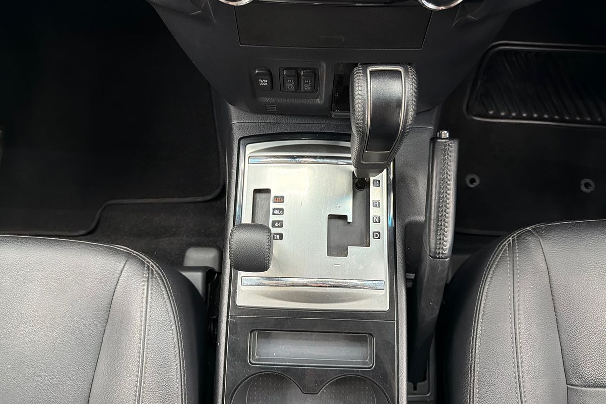 2020 Mitsubishi Pajero Exceed NX