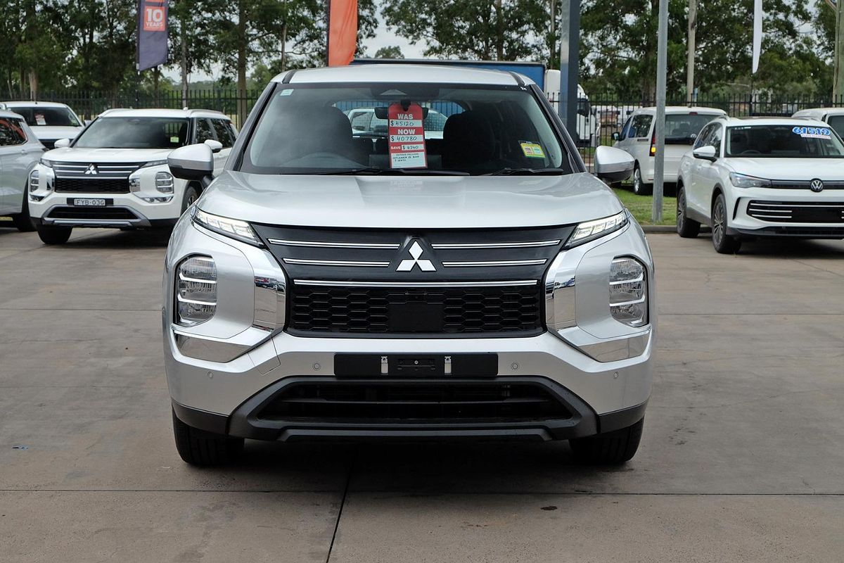 2025 Mitsubishi Outlander ES ZM