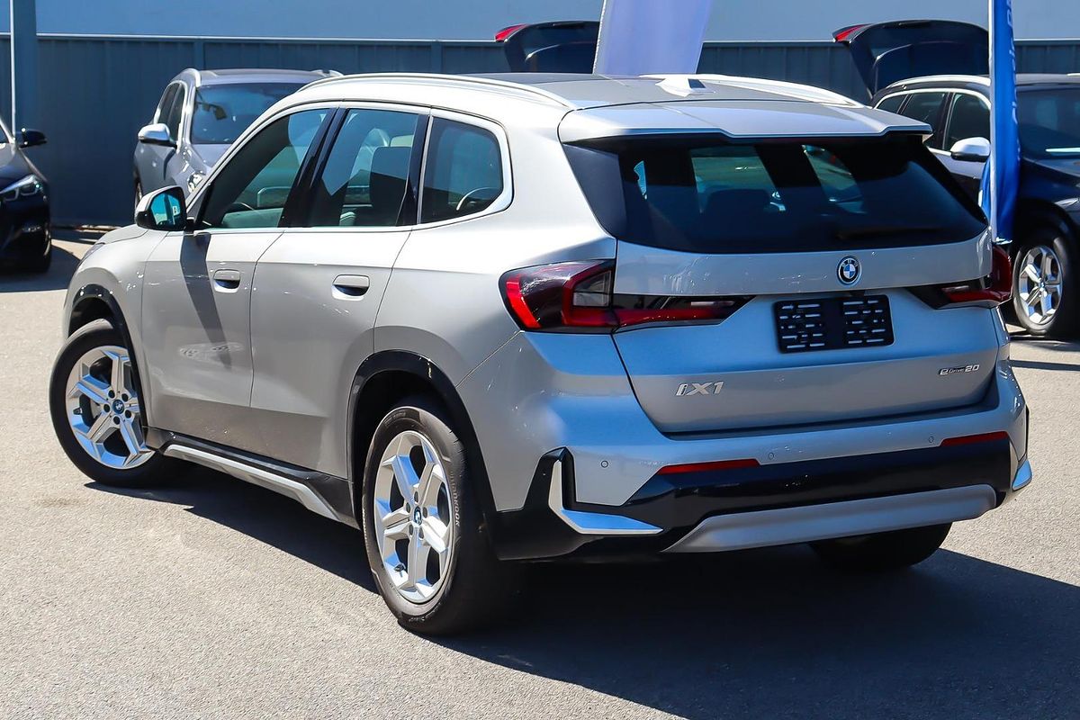 2025 BMW iX1 eDrive20 xLine U11