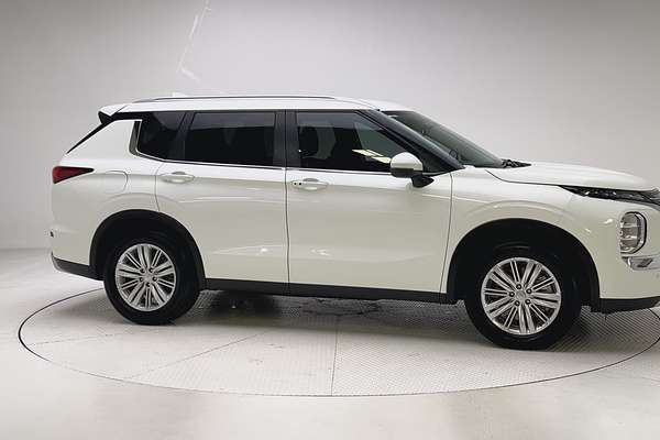 2024 Mitsubishi Outlander LS ZM thumb-3