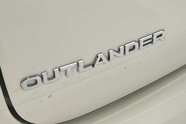 2024 Mitsubishi Outlander LS ZM thumb-21