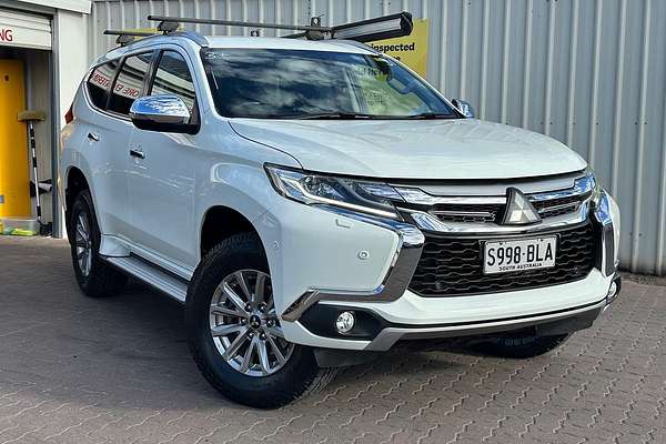2016 Mitsubishi Pajero Sport Exceed QE thumb-0