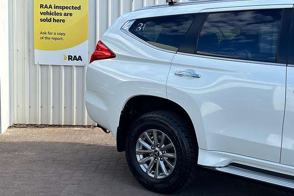 2016 Mitsubishi Pajero Sport Exceed QE thumb-5