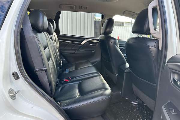 2016 Mitsubishi Pajero Sport Exceed QE thumb-6