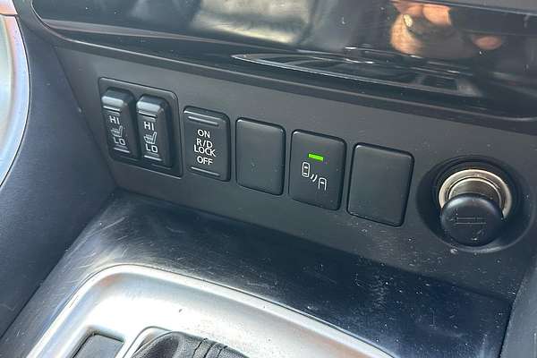 2016 Mitsubishi Pajero Sport Exceed QE thumb-30