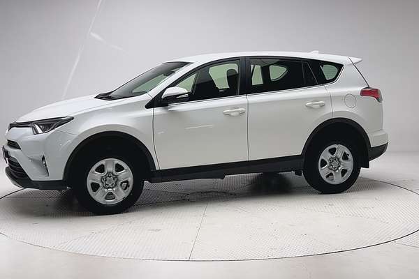 2018 Toyota RAV4 GX ZSA42R thumb-6