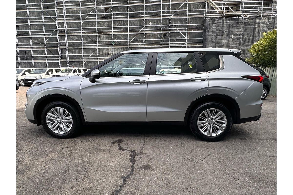 2022 Mitsubishi Outlander ES ZM