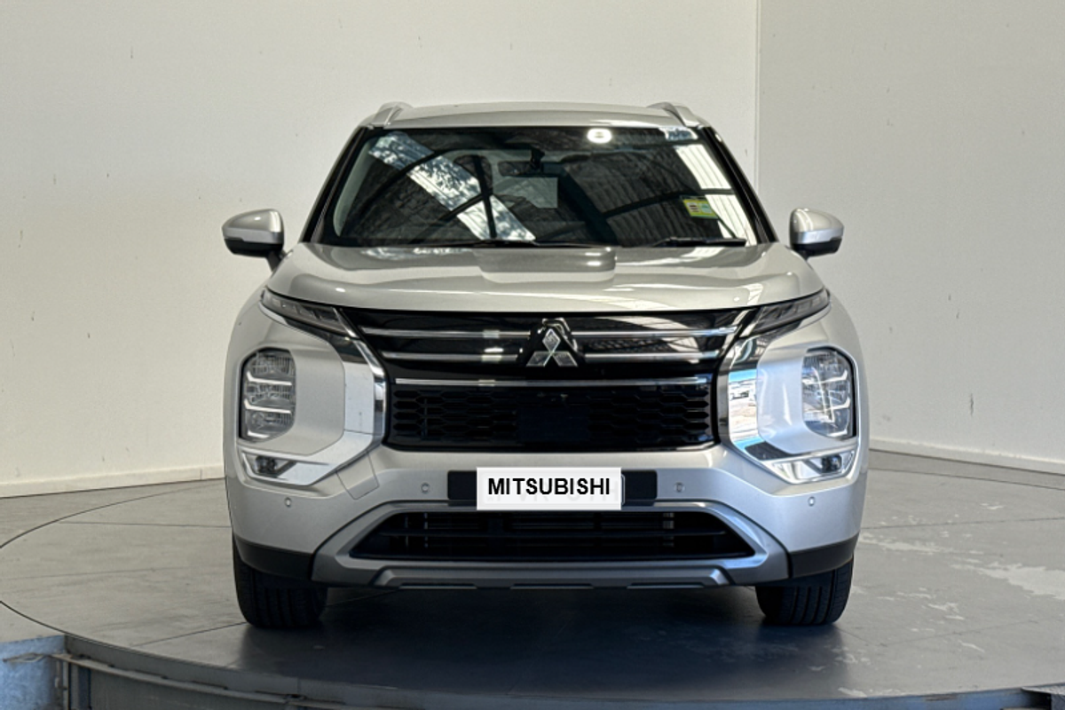 2025 Mitsubishi Outlander LS ZM