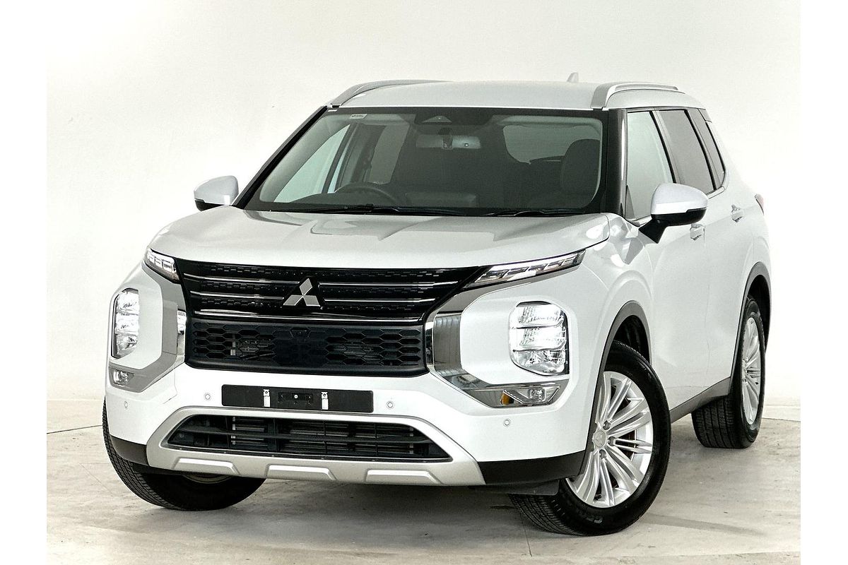 2024 Mitsubishi Outlander LS ZM