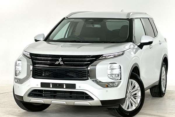 2024 Mitsubishi Outlander LS ZM