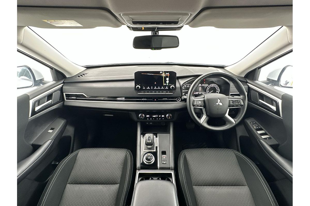 2024 Mitsubishi Outlander LS ZM